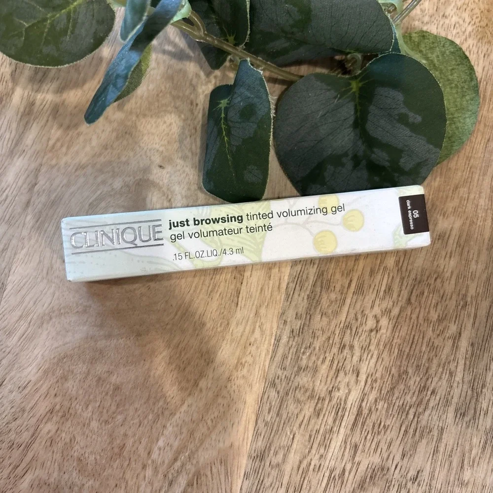 NEW Clinique Just Browsing Tinted Volumizing Gel - 05 Dark Espresso